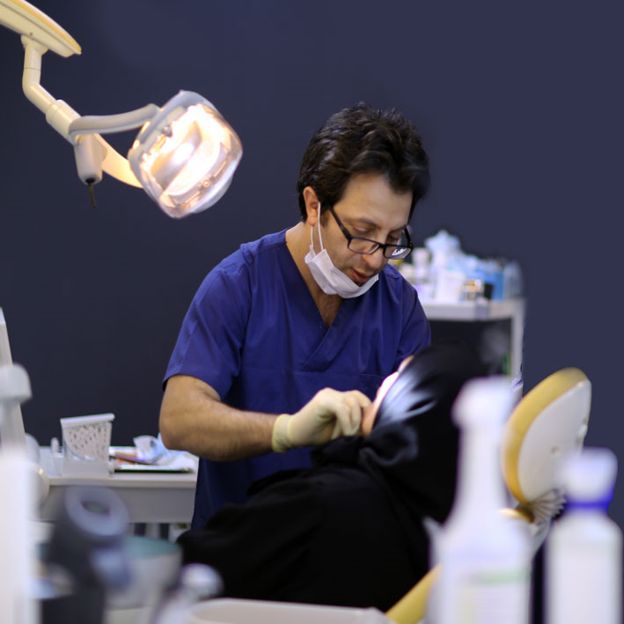 ایمپلنت دندان بدون درد توسط یکی از بهترین ایمپلنتوژیست های تهران