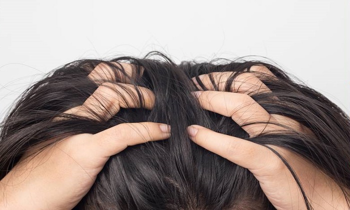 احساس درد در پوست سر هنگام حرکت مو؛ از دلایل تا درمان