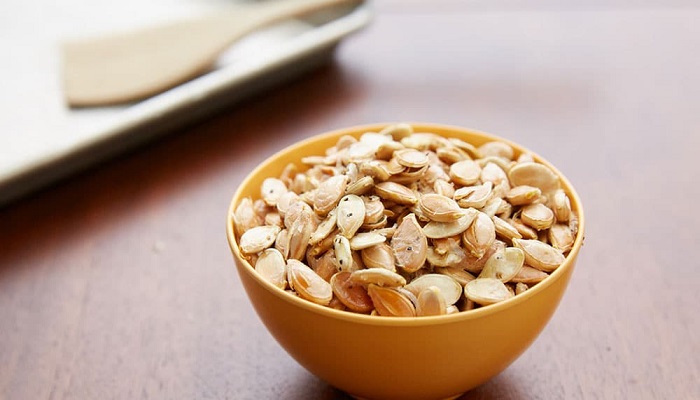 16 دلیل برای مصرف دانه‌های کدو تنبل