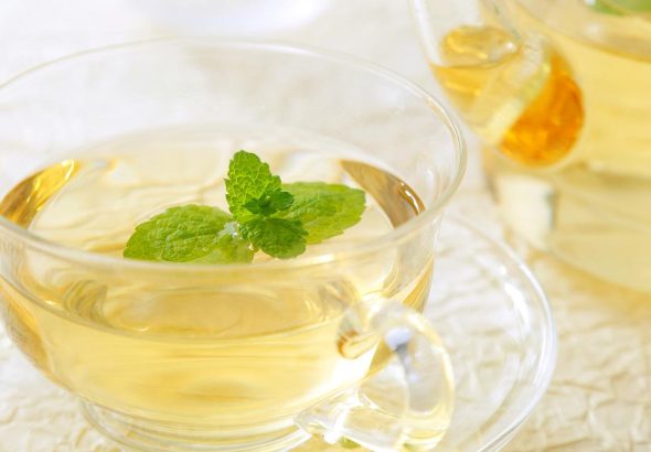 بادرنجبویه چیست؟ خواص عوارض، طرز مصرف و فواید دمنوش بادرنجبویه