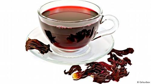 ختمی- گل ختمی (Hibiskus ) سرشار از ویتامین ث است و برای کاهش فشار خون موثر است. چای گل ختمی را می‌توان به‌صورت گرم و یا سرد نوشید. جالب اینکه کاربرد دارویی چای گل ختمی در میان قبایل آفریقایی نیز شناخته شده است.