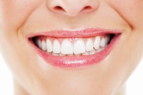 دندان هایتان را با روش های طبیعی سفید کنید