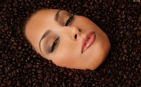 قابل توجه قهوه خورها و قهوه نخورها قهوه برای پوست و زیبایی شما خیلی خوب است